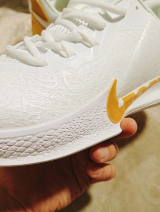 Modelo Kobe Mamba Focus Blanco Dorado