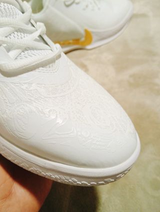 Modelo Kobe Mamba Focus Blanco Dorado