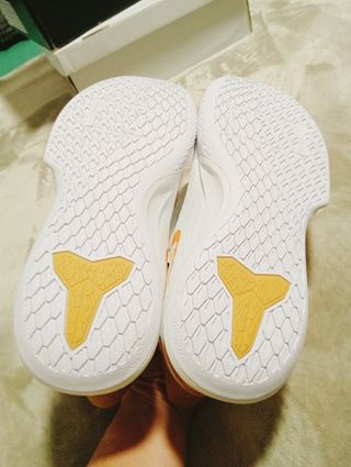 Modelo Kobe Mamba Focus Blanco Dorado