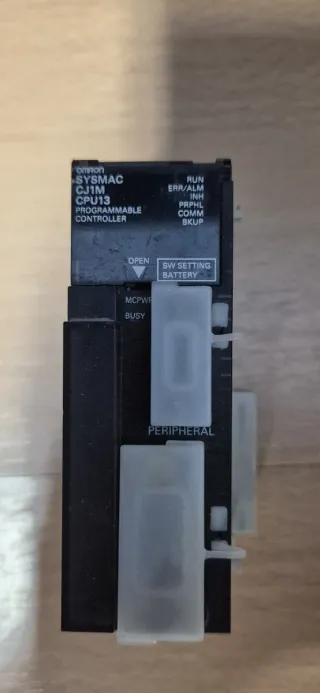 Omron SYSMAC CJ1M-CPU13 Controlador Programable