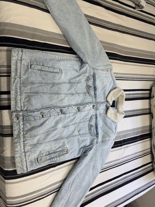 Chaqueta vaquera con forro sherpa