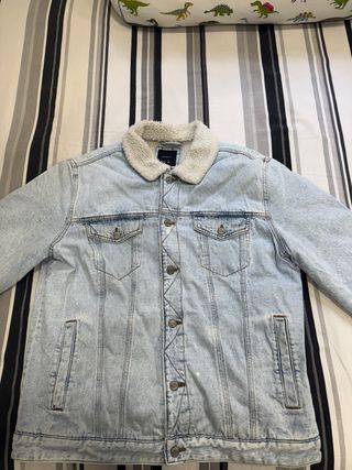 Chaqueta vaquera con forro sherpa