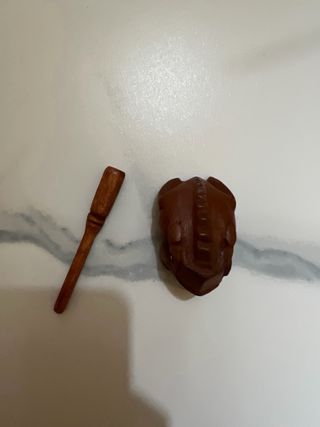 Rana in legno decorativa