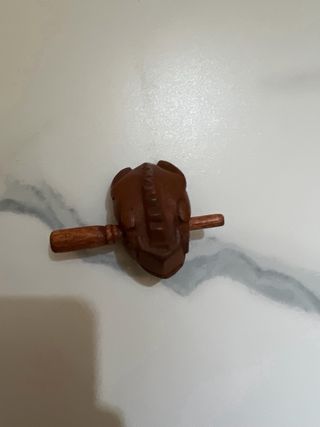 Rana in legno decorativa