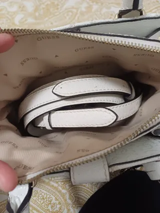 Bolso Guess Blanco y Dorado
