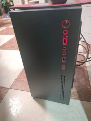 Torre Intel B75 Negra/Roja