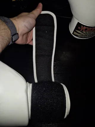 Guantes Yokkao 14 OZ Blancos Muay Thai.