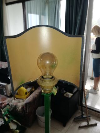 Lámpara de pie con diseño de pato