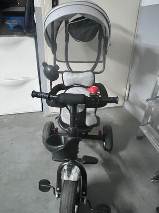 Triciclo infantil con manillar
