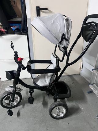 Triciclo infantil con manillar