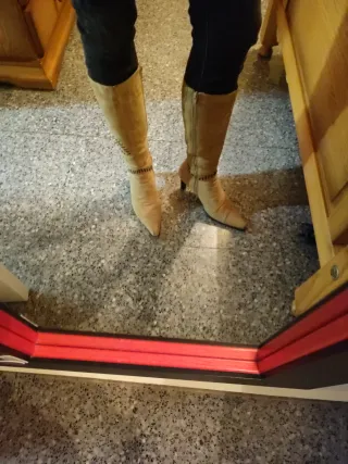 Botas altas ante camel