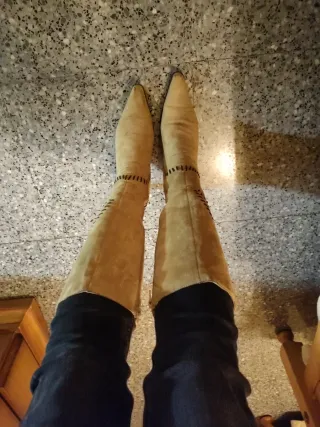Botas altas ante camel