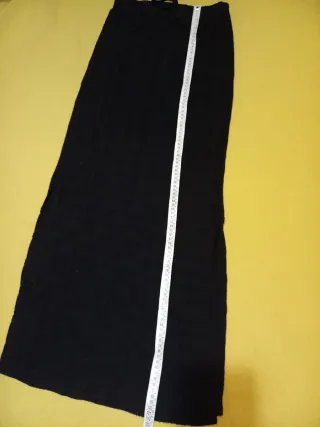 Falda larga negra de punto