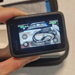 GoPro Hero 10 Black, due batterie + kit sport