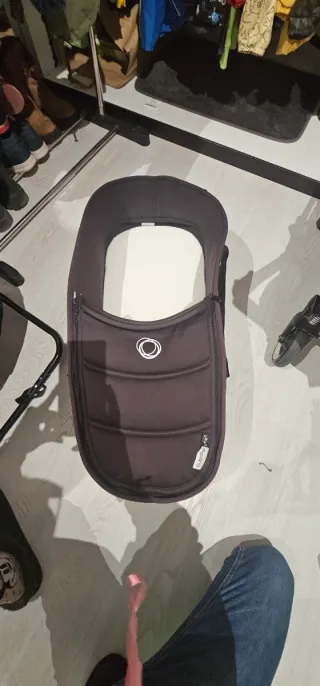 Capazo Bugaboo Bee 3 y adaptadores.