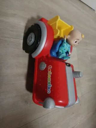 Tractor Cocomelon con figura