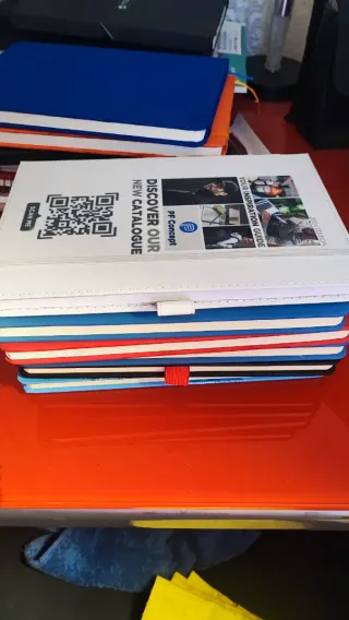 Cuaderno de notas negro con diseño 6€ cada uno