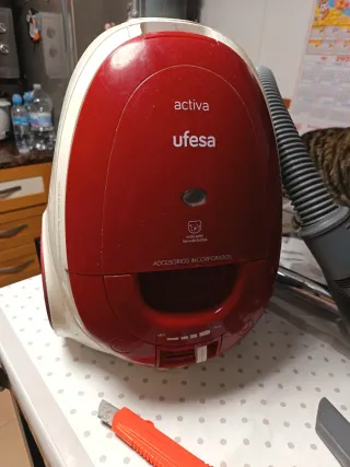 Aspirador Ufesa Activa AC3000