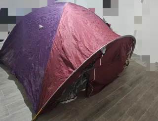 Tienda de campaña y avance