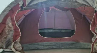 Tienda de campaña y avance