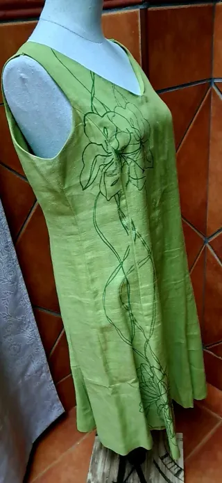 Vestido de lino verde con flores
