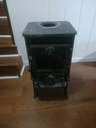 Estufa de leña Morso cuesta nueva 1800 eu