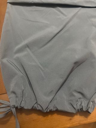 Pantalón impermeable gris