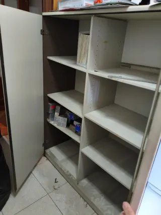 Mobiliario de oficina madera y metal