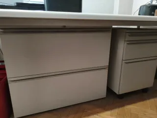 Mobiliario de oficina madera y metal