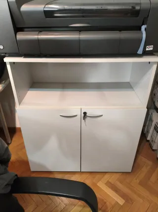 Mobiliario de oficina madera y metal