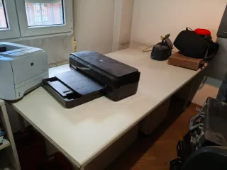 Mobiliario de oficina madera y metal