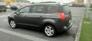 Peugeot 5008 2011