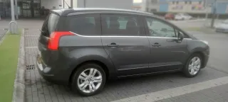 Peugeot 5008 2011
