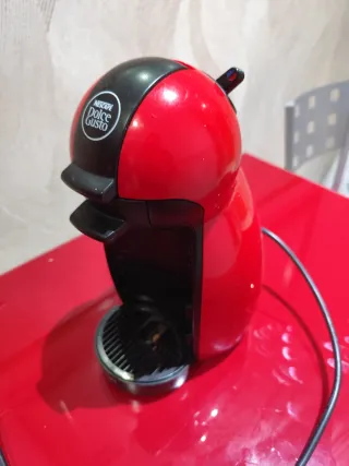 Lote de mesa de cocina dos sillas y cafetera dolce