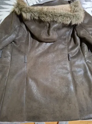 Cazadora polipiel mujer marrón y gris