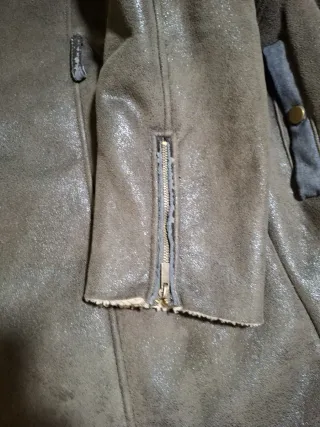 Cazadora polipiel mujer marrón y gris