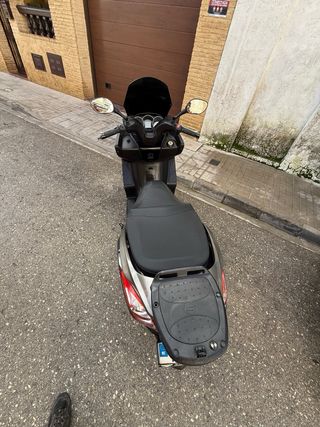 Kynco superdin Scooter Negra 300cc