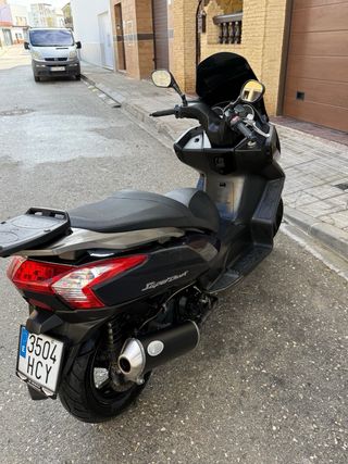 Kynco superdin Scooter Negra 300cc