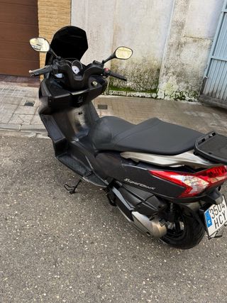 Kynco superdin Scooter Negra 300cc