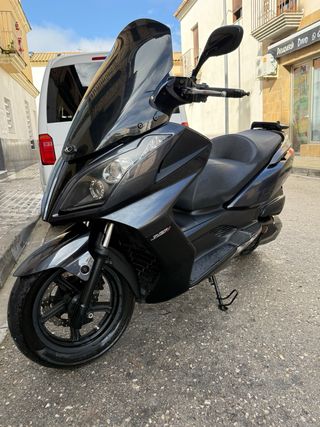 Kynco superdin Scooter Negra 300cc