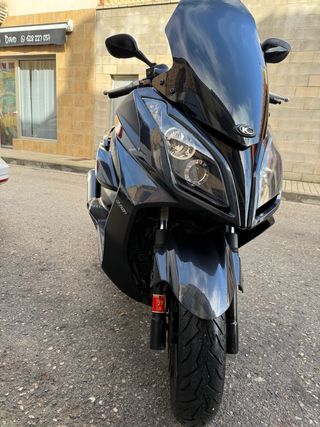 Kynco superdin Scooter Negra 300cc