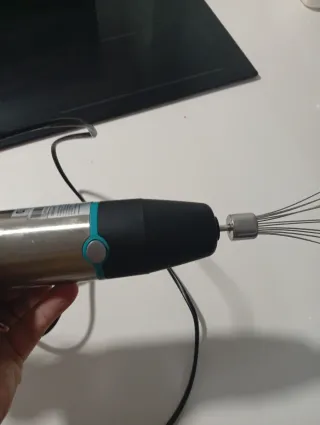 Batidora Titan Black 1200w con varillas