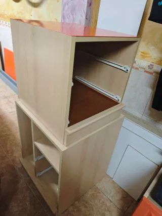 Escritorio madera beige y naranja