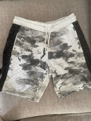 Pantalón corto estampado hombre