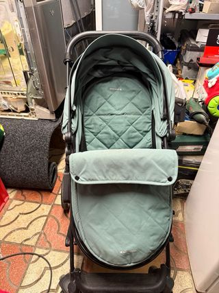 Carrito de bebé color menta