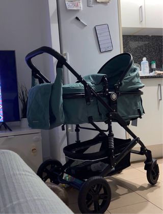 Carrito de bebé color menta