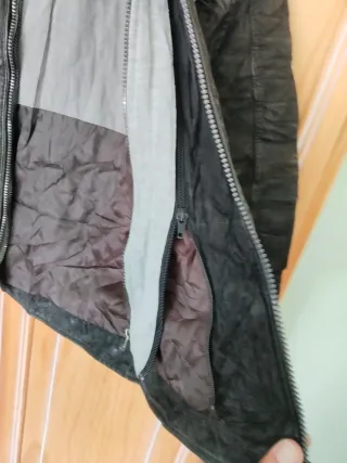 Chaqueta de cuero con capucha para hombre