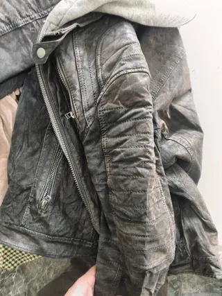 Chaqueta de cuero con capucha para hombre