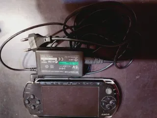 Sony PSP 3000 Negra + Cargador
