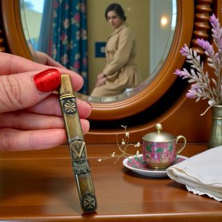 Antico gancio bottoni in custodia nobile 1800